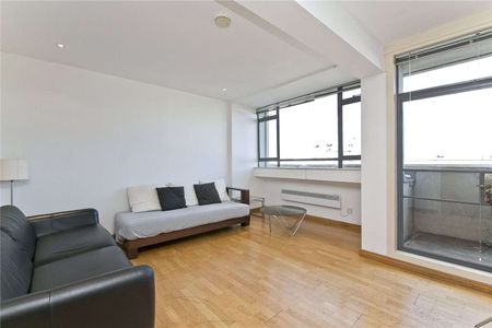 A spilt level apartment in one of Bethnal Green's most sought after and unique developments - Denys Lasdun's Keeling House. - Photo 4