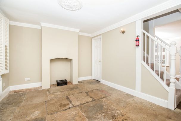 3 bedroom house to rent Orchard Street, Chichester, PO19 - Photo 1