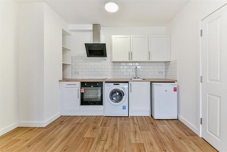 To Let 1 Bed Apartment - Photo 3