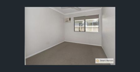 Modern Family Living in Mount Louisa - Photo 3