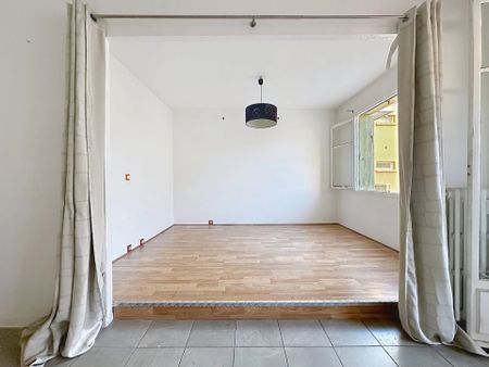 Location Appartement 3 pièces ST LAURENT DU VAR 06700 - Photo 2