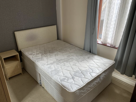 1 bedroom in a house share to rent - Photo 3