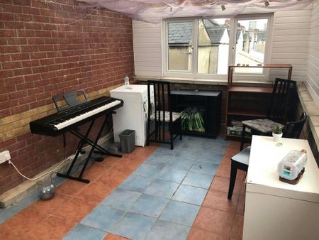 3 bedroom apartment to rent - Photo 3