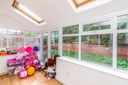 3 bedroom semi-detached house to rent - Photo 3