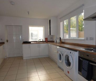 1 bedroom in a house share to rent - Photo 4