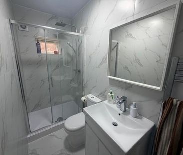 1 bedroom in a house share to rent - Photo 5