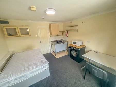 Studio to rent - Photo 3