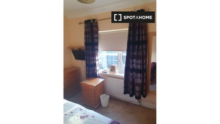 Cozy room in 2-bedroom houseshare in Crumlin, Dublin - Photo 3