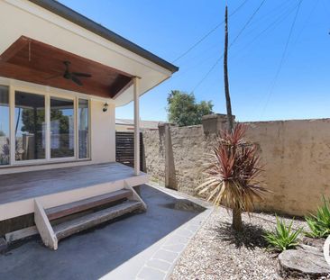 QUIET COURT LOCATION! - Photo 2