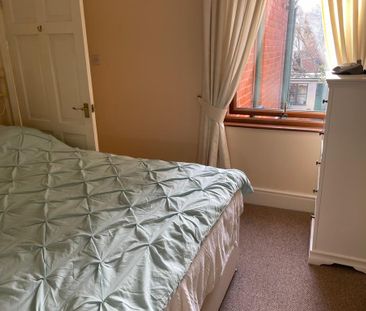 2 bedroom semi-detached bungalow to rent - Photo 2