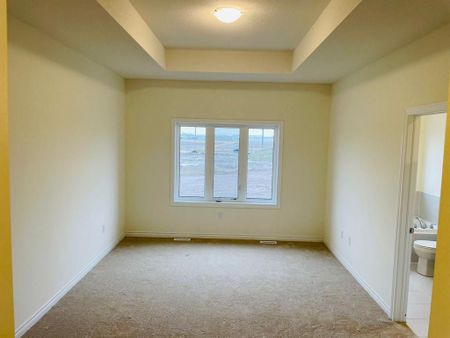 For Lease - 20 Donald Ficht Crescent Unit# MAIN & 2ND, Brampton, Ontario - Photo 3