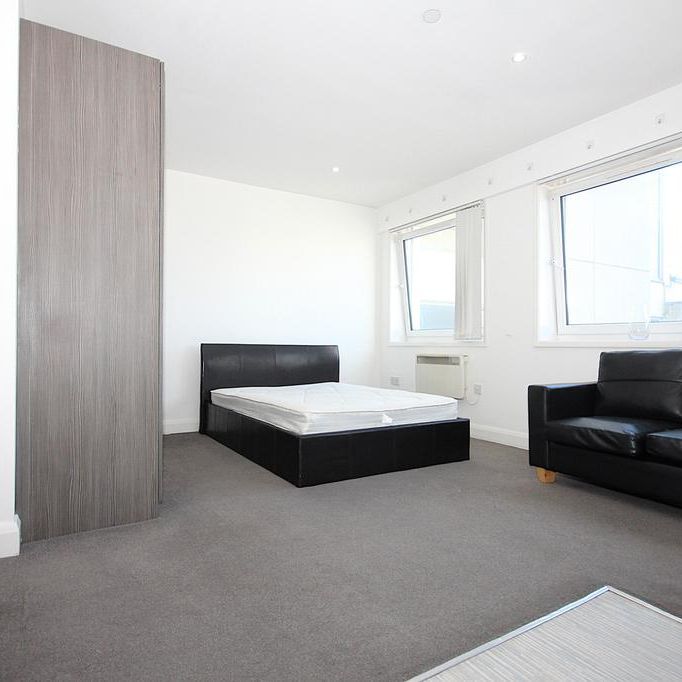 Studio to rent - Photo 1