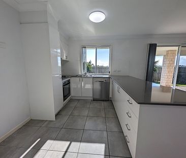 Conveniently Located - 3 Bedrooms + Study Family Home - Photo 6