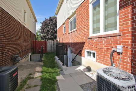 For Lease - 213 Glen Hill Drive Unit# Lower, Whitby, Ontario - Photo 3