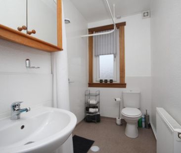 3 bedroom flat to rent - Photo 3