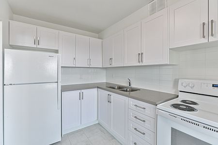 1 Bedroom Large - Photo 2