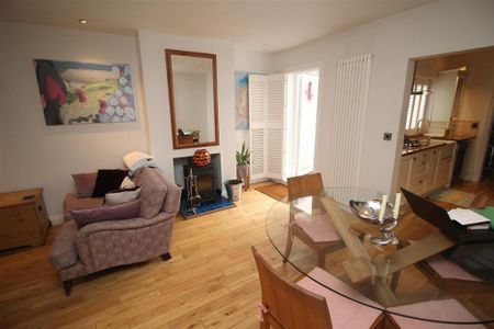 3 bedroom terraced house to rent - Photo 2