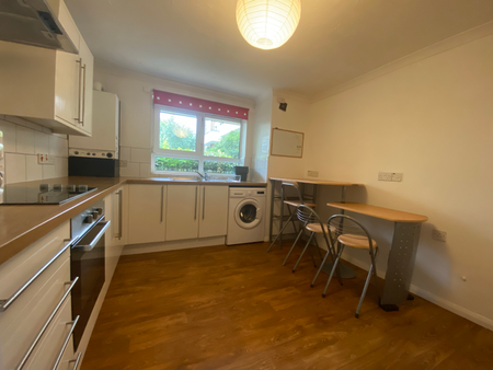 3 bedroom apartment to rent Rednal House, 102 Greetham Street, Southsea, PO5 - Photo 5