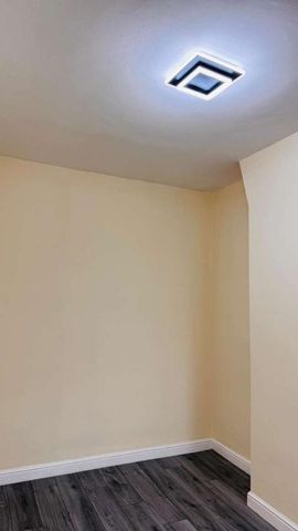 Stoke-on-trent, ST4 - Photo 4