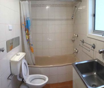 Room 6 (Non Ensuite) - Photo 4