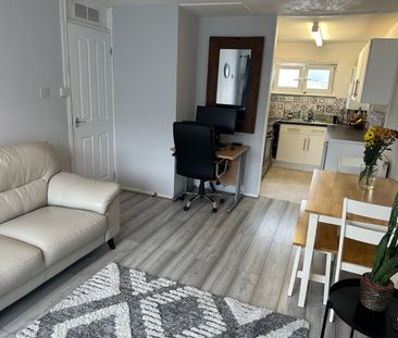 2 Bed Flat, The Heights, SE7 - Photo 5