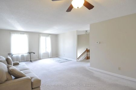 Property For Lease | W9245352 - Photo 2