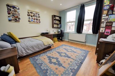 6 bedroom House in Pearson Terrace, Leeds - Photo 5