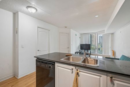 For Lease - 33 Elm Drive Unit# 411, Mississauga, Ontario - Photo 3