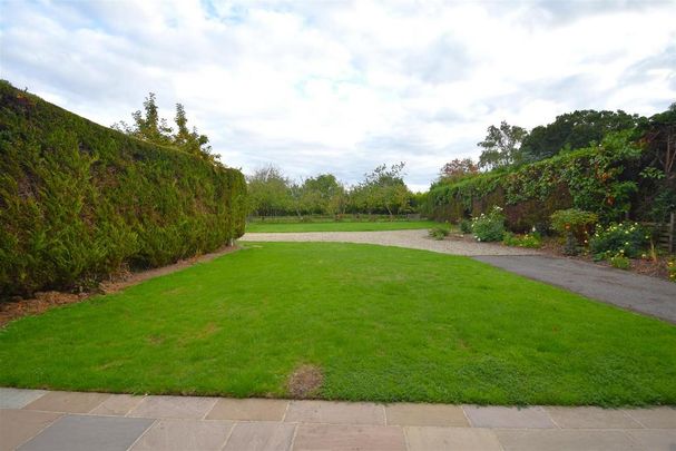 4 bedroom detached house to rent - Photo 1