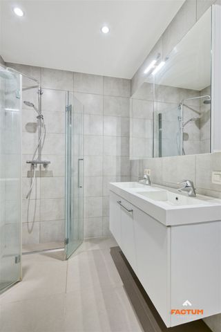 Appartement met twee slaapkamers en ruim terras - Photo 5