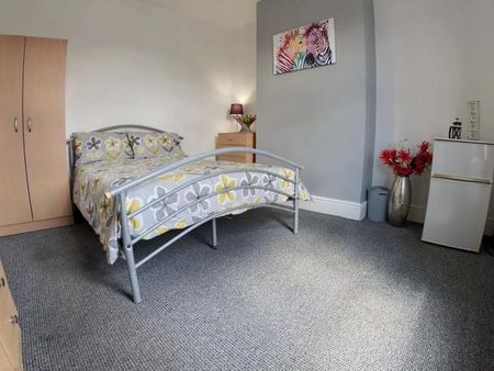 1 bedroom in a house share to rent - Photo 5