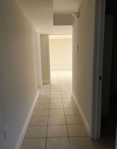 For Lease - 89 Bond Crescent, Richmond Hill, Ontario - Photo 4