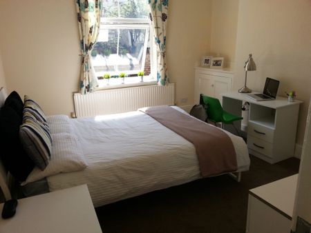 2 Bedroom Terraced To Rent in Nottingham - Photo 4