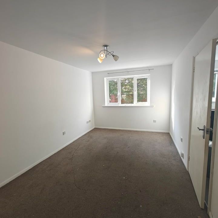 1 Bed Flat, Luther King Close, E17 - Photo 1
