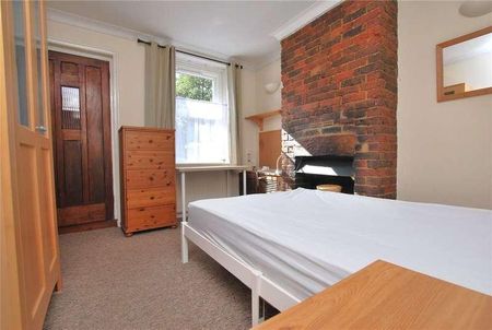 Ludlow Road, Guildford, Surrey, GU2 - Photo 5