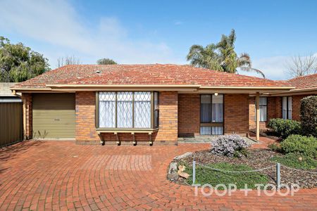 Upgraded courtyard home - Photo 5