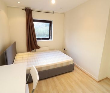 Room in a Shared Flat, Sequoia House, SE16 - Photo 2