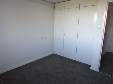 PETERBOROUGH - Photo 2