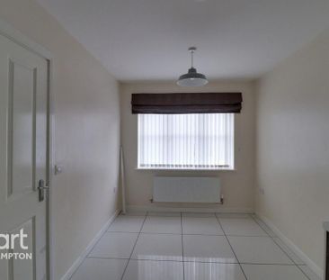 4 bedroom semi-detached house to rent - Photo 2