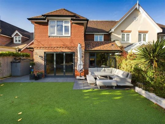 4 bedroom semi-detached house to rent - Photo 1