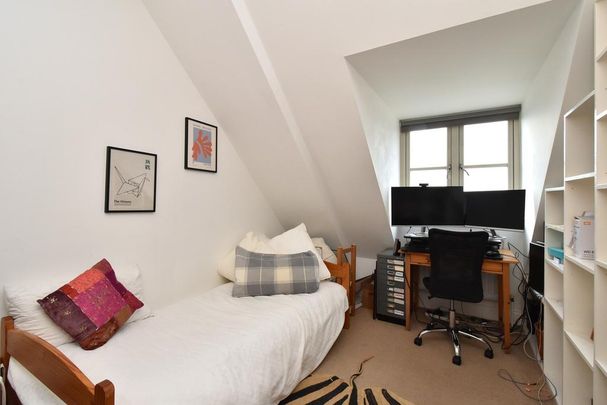 2 bedroom penthouse to rent - Photo 1