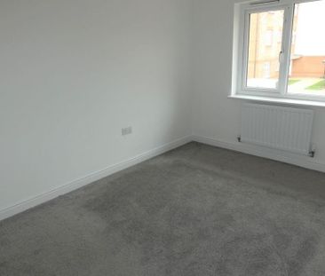 3 bedroom semi-detached house to rent - Photo 6