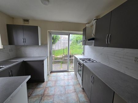 3 bedroom semi-detached house to rent - Photo 5