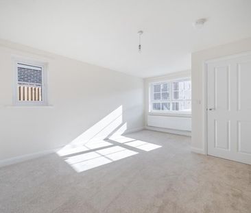 Ilex Drive, Fiddington Fields, Tewkesbury, Gloucestershire - Photo 4