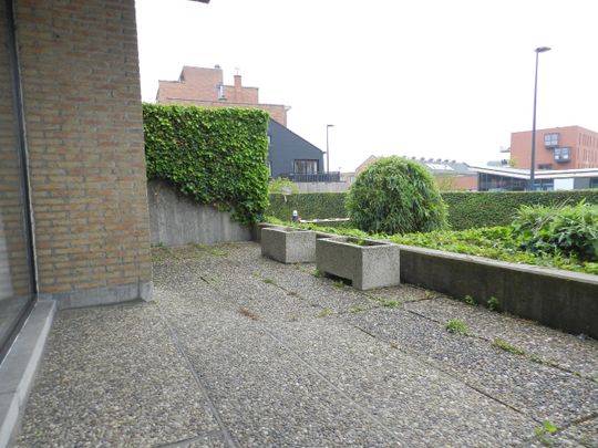 Ruim éénslaapkamer-appartement te huur in Ieper met terras - Photo 1