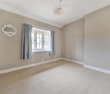 4 bedroom detached house to rent - Photo 5