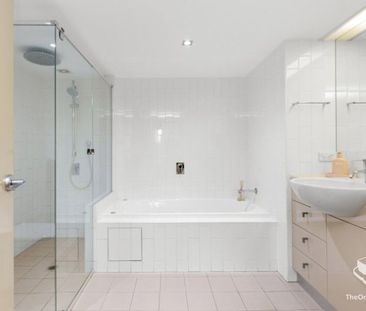 Luxury Riverside Penthouse with Panoramic Views in the Heart of Wes... - Photo 5