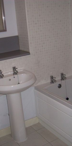 2 Bed Flat, Elmwood Lane, LS2 - Photo 1