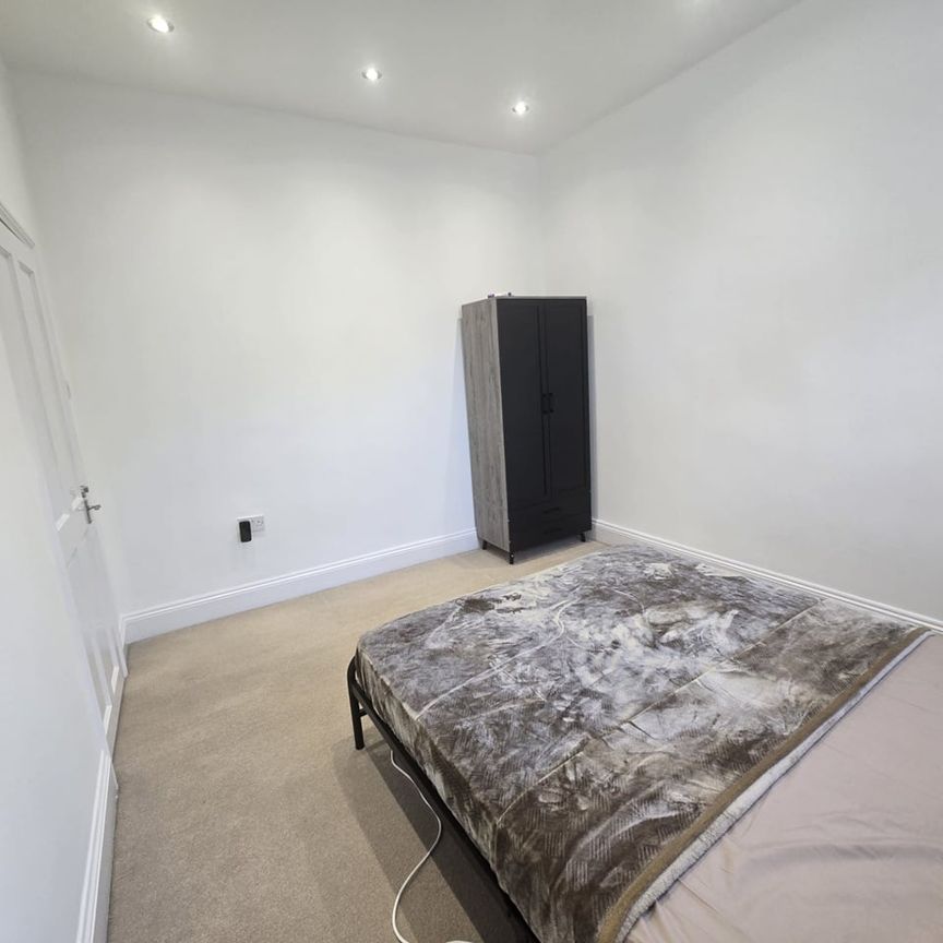 Room in a Shared House, Stroud Road, SE25 - Photo 2