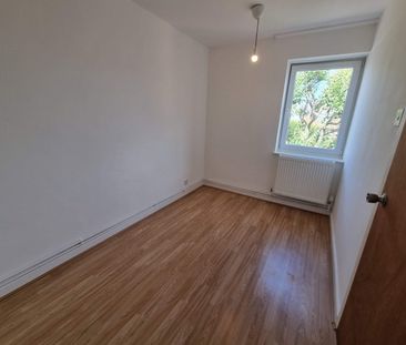 3 Bed Maisonette, Gough Walk, E14 - Photo 3